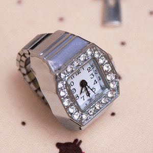 娃娃饰品 WATCH NO2